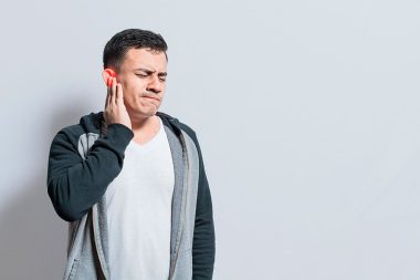 כיצד טיפול אוזניים נכון יכול למנוע הידרדרות בשמיעה?